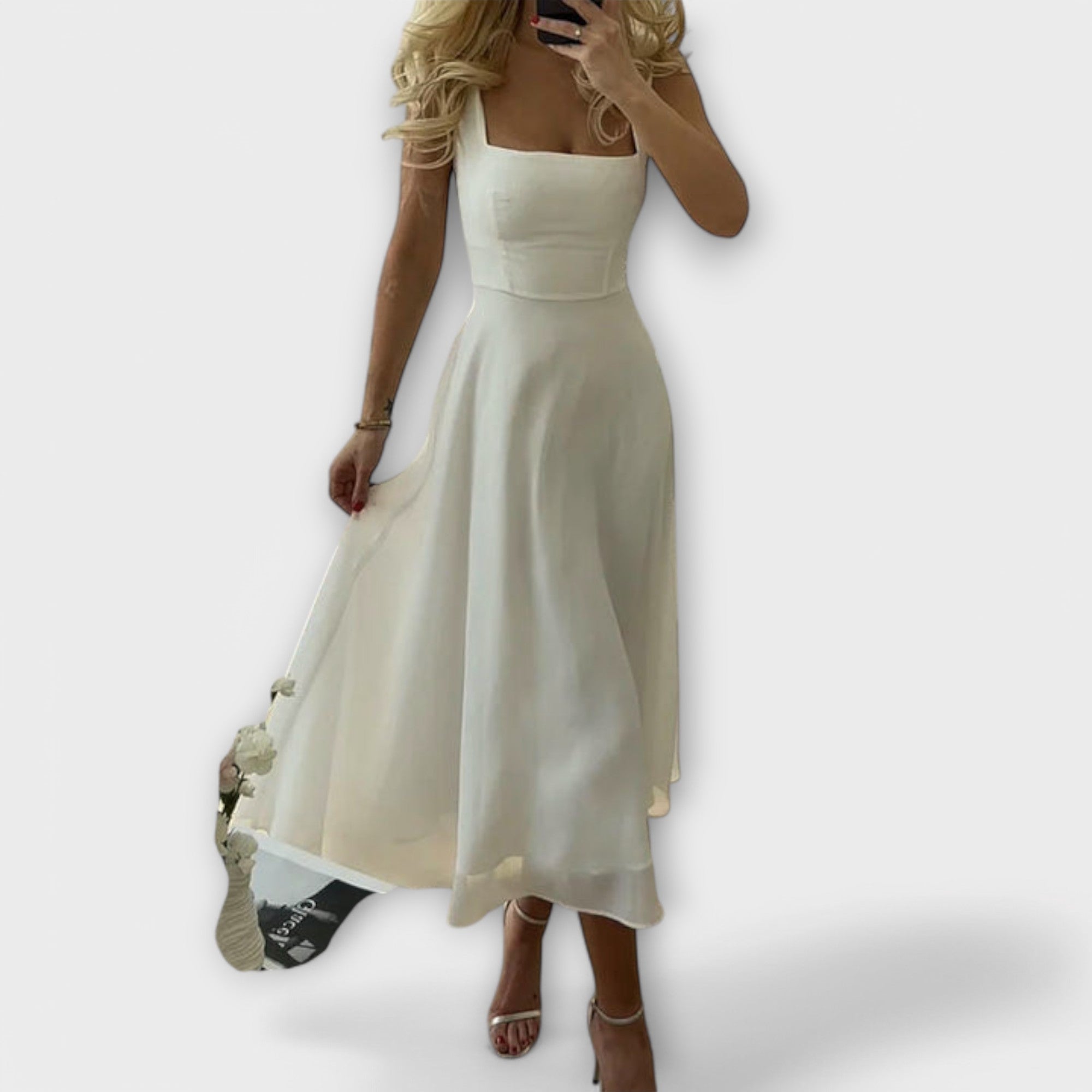 Elegantní bezramenné šaty